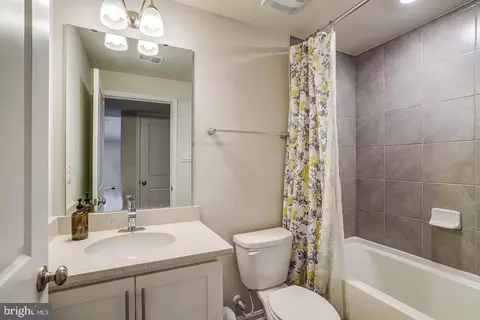 Bath - 504 Carroll Walk Ave, Frederick, MD 21701 photo 8 of 9