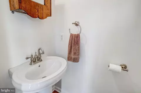 Bath - 4513 Baker Valley Rd, Frederick, MD 21704 photo 1 of 3
