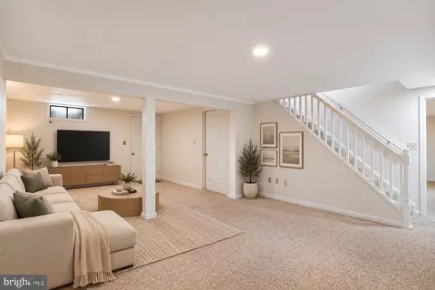 Living - 4513 Baker Valley Rd, Frederick, MD 21704 photo 2 of 3