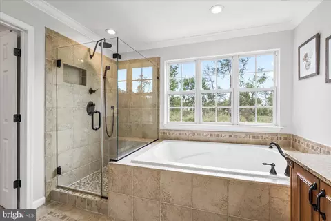 Bath - 7035 Allington Manor Cir E, Frederick, MD 21703 photo 2 of 4