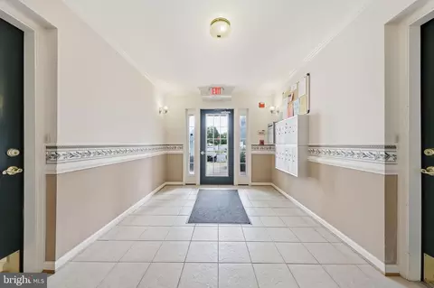 Entry Way - 502 Bradley Ct #5G, Frederick, MD 21703 photo 8 of 13