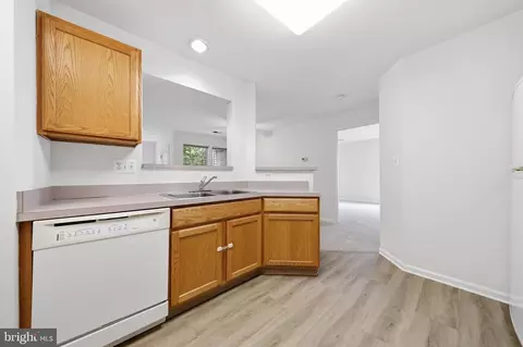 Entry Way - 502 Bradley Ct #5G, Frederick, MD 21703 photo 4 of 13