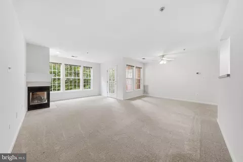 Living - 502 Bradley Ct #5G, Frederick, MD 21703 photo 1 of 9