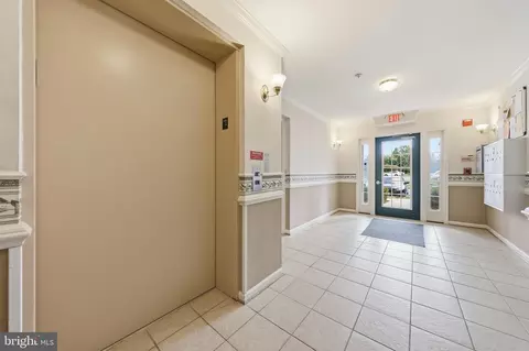 Entry Way - 502 Bradley Ct #5G, Frederick, MD 21703 photo 10 of 13