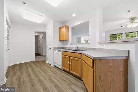 Kitchen - 502 Bradley Ct #5G, Frederick, MD 21703 photo 4 of 5