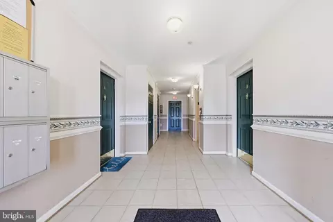Entry Way - 502 Bradley Ct #5G, Frederick, MD 21703 photo 9 of 13