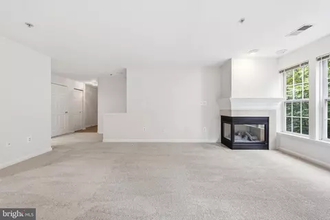Living - 502 Bradley Ct #5G, Frederick, MD 21703 photo 4 of 9