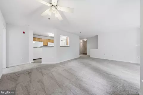 Living - 502 Bradley Ct #5G, Frederick, MD 21703 photo 8 of 9