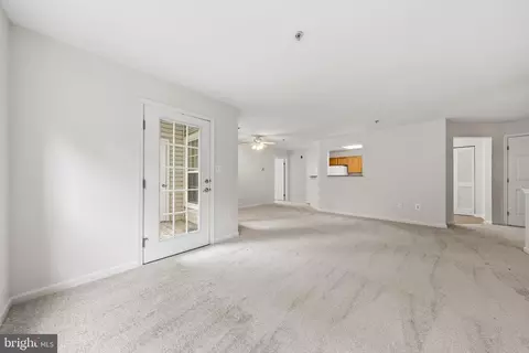 Living - 502 Bradley Ct #5G, Frederick, MD 21703 photo 2 of 9