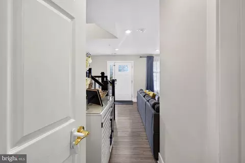 Entry Way - 1406 Clingmans Dome Dr, Frederick, MD 21702 photo 8 of 18