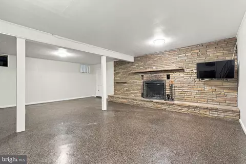 Living - 2419 Quebec School Rd, Middletown, MD 21769 photo 5 of 9