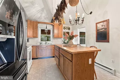 Kitchen - 2419 Quebec School Rd, Middletown, MD 21769 photo 3 of 7