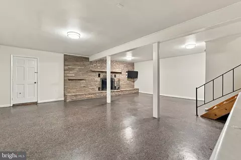 Living - 2419 Quebec School Rd, Middletown, MD 21769 photo 3 of 9