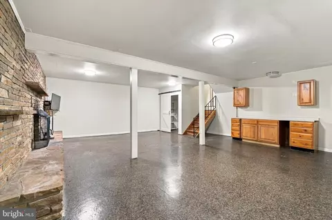 Living - 2419 Quebec School Rd, Middletown, MD 21769 photo 4 of 9