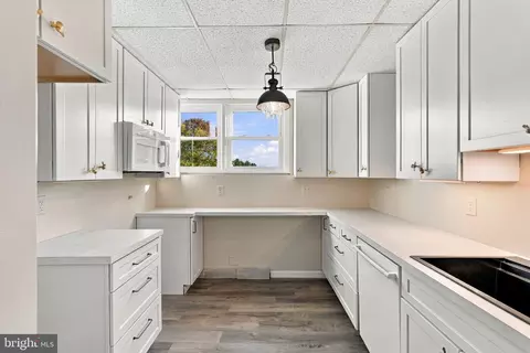 Kitchen - 2419 Quebec School Rd, Middletown, MD 21769 photo 4 of 7