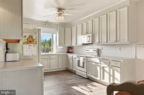 Kitchen - 2419 Quebec School Rd, Middletown, MD 21769 photo 5 of 7