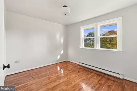 Bedroom - 2419 Quebec School Rd, Middletown, MD 21769 photo 2 of 10