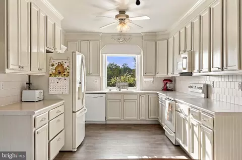 Kitchen - 2419 Quebec School Rd, Middletown, MD 21769 photo 6 of 7