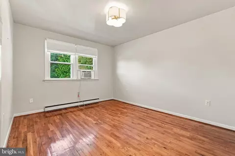 Bedroom - 2419 Quebec School Rd, Middletown, MD 21769 photo 3 of 10