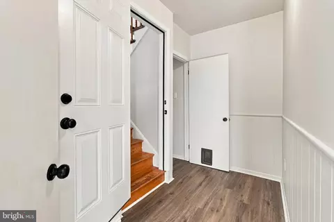 Entry Way - 2419 Quebec School Rd, Middletown, MD 21769 photo 4 of 7