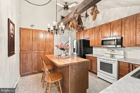 Kitchen - 2419 Quebec School Rd, Middletown, MD 21769 photo 2 of 7