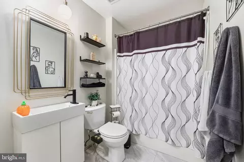 Bath - 594 Cawley Dr #2A, Frederick, MD 21703 photo 4 of 5