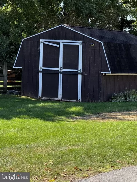24 Hammaker St, Thurmont, MD 21788 photo 2