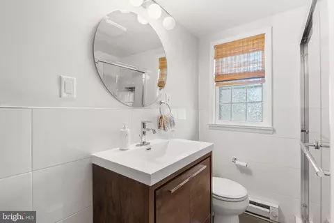 Bath - 407 Biggs Ave, Frederick, MD 21702 photo 6 of 7