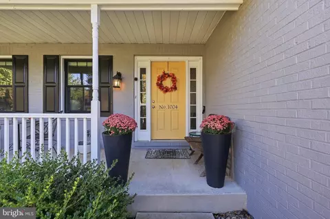 Exterior - 1004 Mercer Pl, Frederick, MD 21701 photo 3 of 13