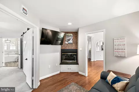 Entry Way - 807 Dunbrooke Ct, Frederick, MD 21701 photo 9 of 13