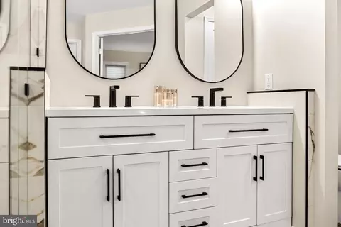 Bath - 807 Dunbrooke Ct, Frederick, MD 21701 photo 8 of 12
