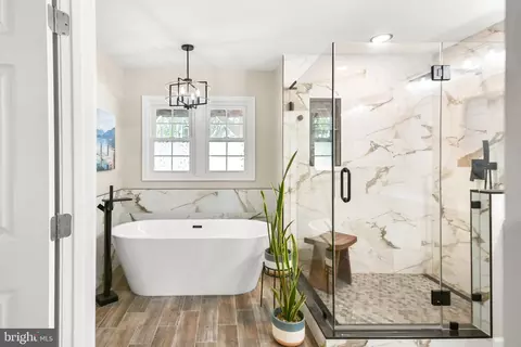 Bath - 807 Dunbrooke Ct, Frederick, MD 21701 photo 2 of 12