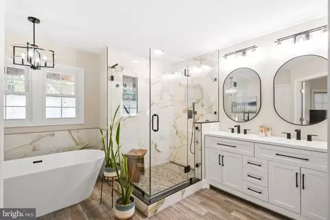 Bath - 807 Dunbrooke Ct, Frederick, MD 21701 photo 1 of 12