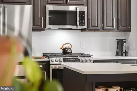 Kitchen - 807 Dunbrooke Ct, Frederick, MD 21701 photo 3 of 8