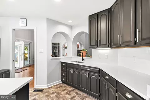 Kitchen - 807 Dunbrooke Ct, Frederick, MD 21701 photo 6 of 8