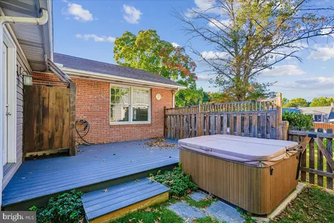 Exterior - 8101 Sundown Ln, Frederick, MD 21702 photo 3 of 4