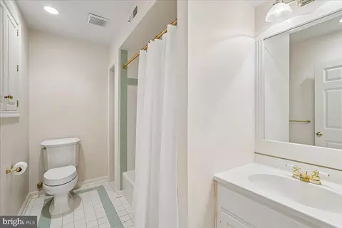 Bath - 8101 Sundown Ln, Frederick, MD 21702 photo 3 of 3