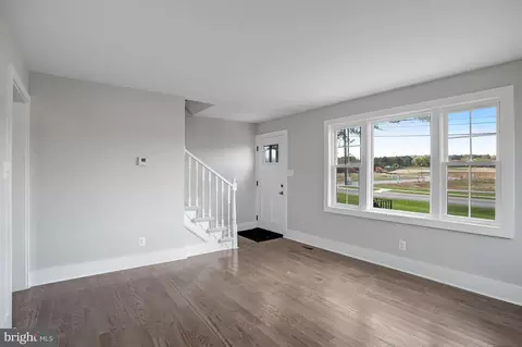 Living - 6665 Mount Phillip Rd, Frederick, MD 21703 photo 2 of 3