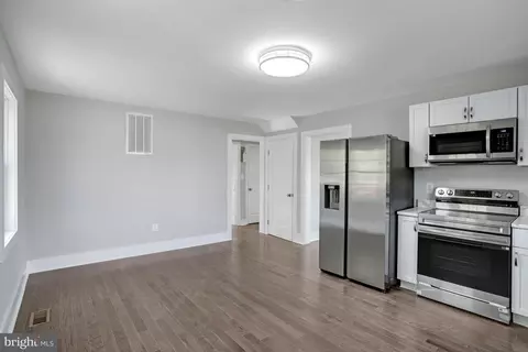 Entry Way - 6665 Mount Phillip Rd, Frederick, MD 21703 photo 1 of 3