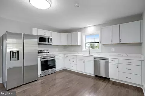 Kitchen - 6665 Mount Phillip Rd, Frederick, MD 21703 photo 2 of 3
