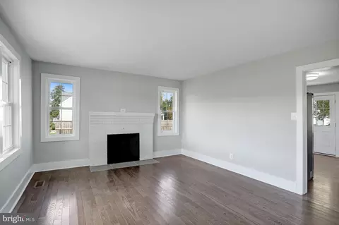 Living - 6665 Mount Phillip Rd, Frederick, MD 21703 photo 3 of 3
