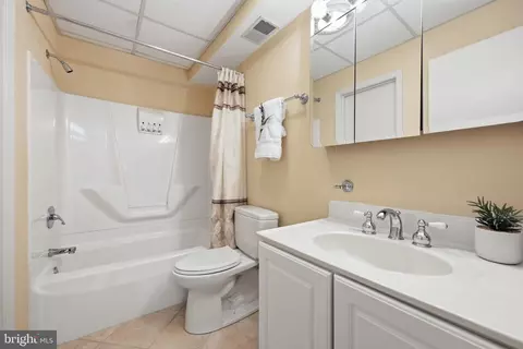 Bath - 5009 Camelback Ln, Frederick, MD 21703 photo 5 of 5