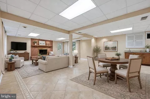 Living - 5009 Camelback Ln, Frederick, MD 21703 photo 12 of 13