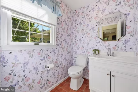 Bath - 5009 Camelback Ln, Frederick, MD 21703 photo 1 of 5