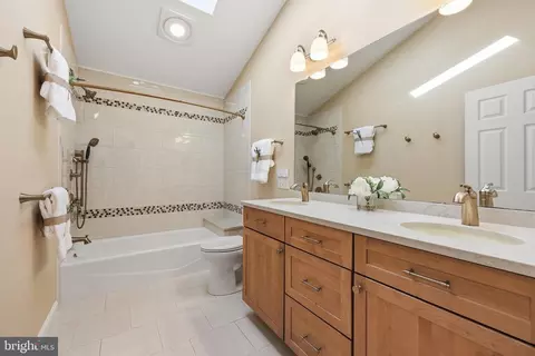 Bath - 5009 Camelback Ln, Frederick, MD 21703 photo 4 of 5
