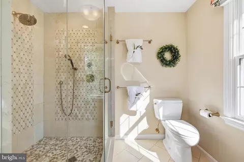 Bath - 5009 Camelback Ln, Frederick, MD 21703 photo 3 of 5