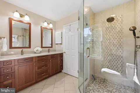 Bath - 5009 Camelback Ln, Frederick, MD 21703 photo 2 of 5