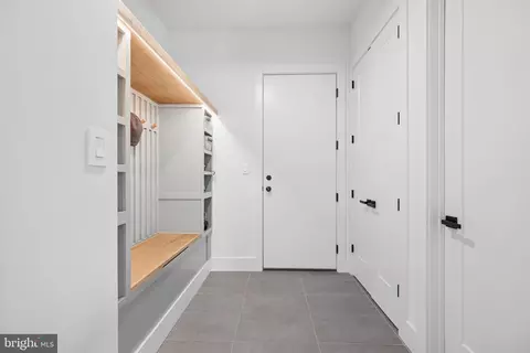 Entry Way - 4833 Reels Mill Rd, Frederick, MD 21704 photo 11 of 32