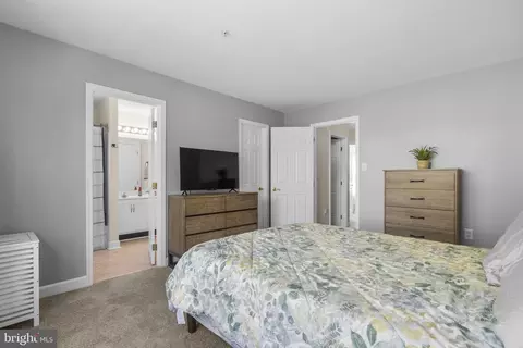 Bedroom - 6108 Pine Crest Ln, Frederick, MD 21701 photo 3 of 7