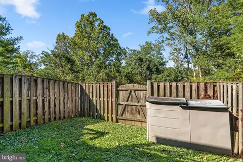 Exterior - 6108 Pine Crest Ln, Frederick, MD 21701 photo 7 of 7